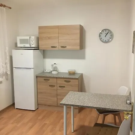 ホテル ホテリエ ガストハウス シューバート